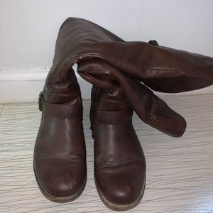 brown boots